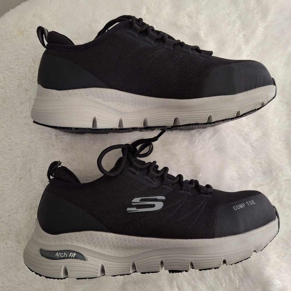 Women's Skechers Black Work Shoes Comp Toe Size 6.